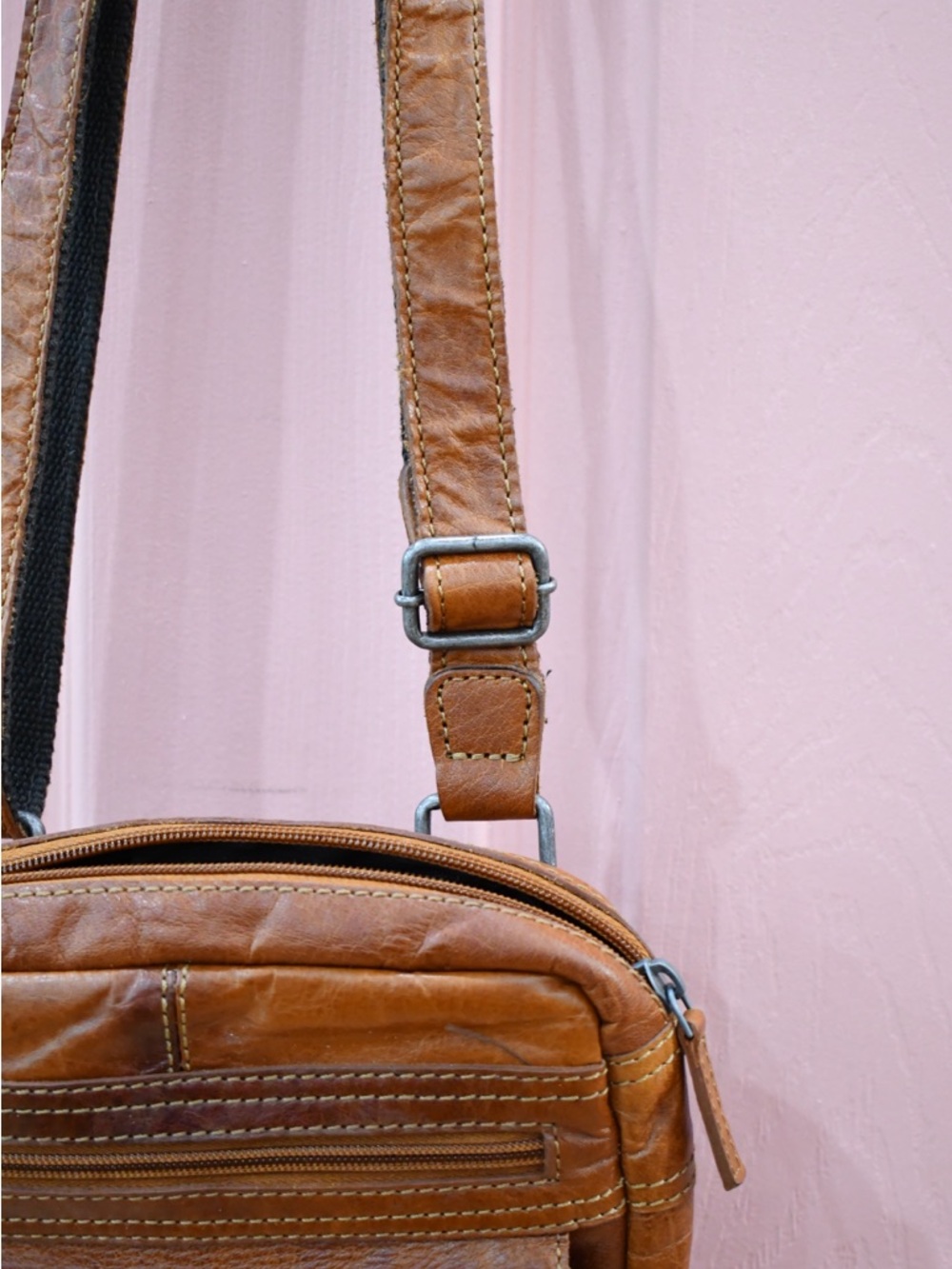 Jack Georges Voyager Slim Classic Leather Crossbody - Picture 5 of 5